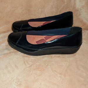 FitFlop Due black Patent slip on shoe size 9